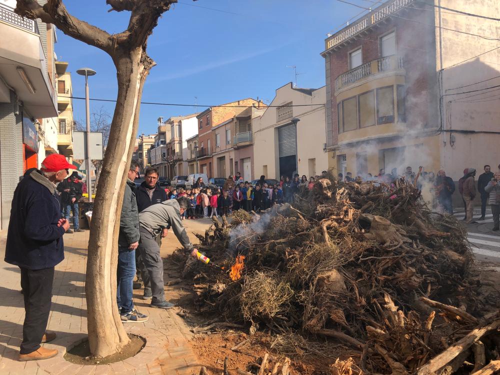 Imagen El encendido de la hoguera marca el inicio de las Fiestas de San Antón de Zaidín